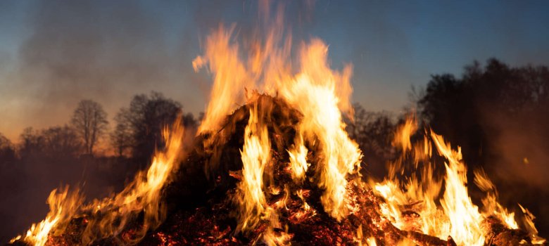 Osterfeuer auf Gut Varrel in Stuhr (Parkplatz Varreler Feld) Osterfeuer auf Gut Varrel in Stuhr (Parkplatz Varreler Feld)