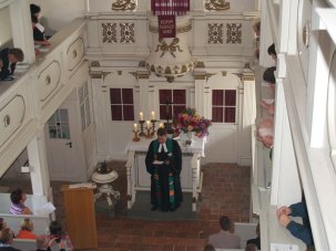 Pfarrer in der Kirche