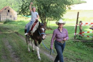 Kind auf dem Pferd
