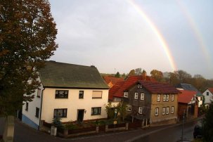 Lichta unter einem Regenbogen