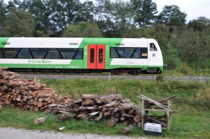 an der Bahnstrecke Saalfeld-Erfurt