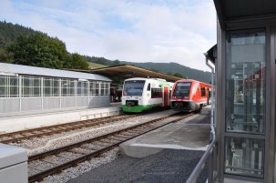 Bahnhof mit 3 Zügen